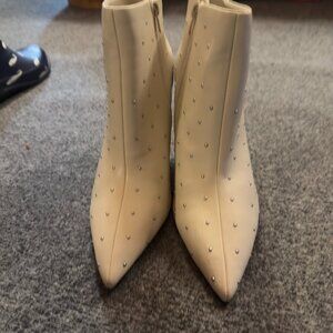 Katy Perry Laterr Studded Cream Silver Bootie Size 10 NWOT